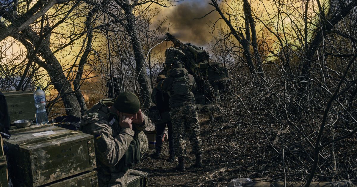 Intense Battle for Bakhmut: Ukrainian Forces Make Advancements Amid Heavy Fire from Russian Troops