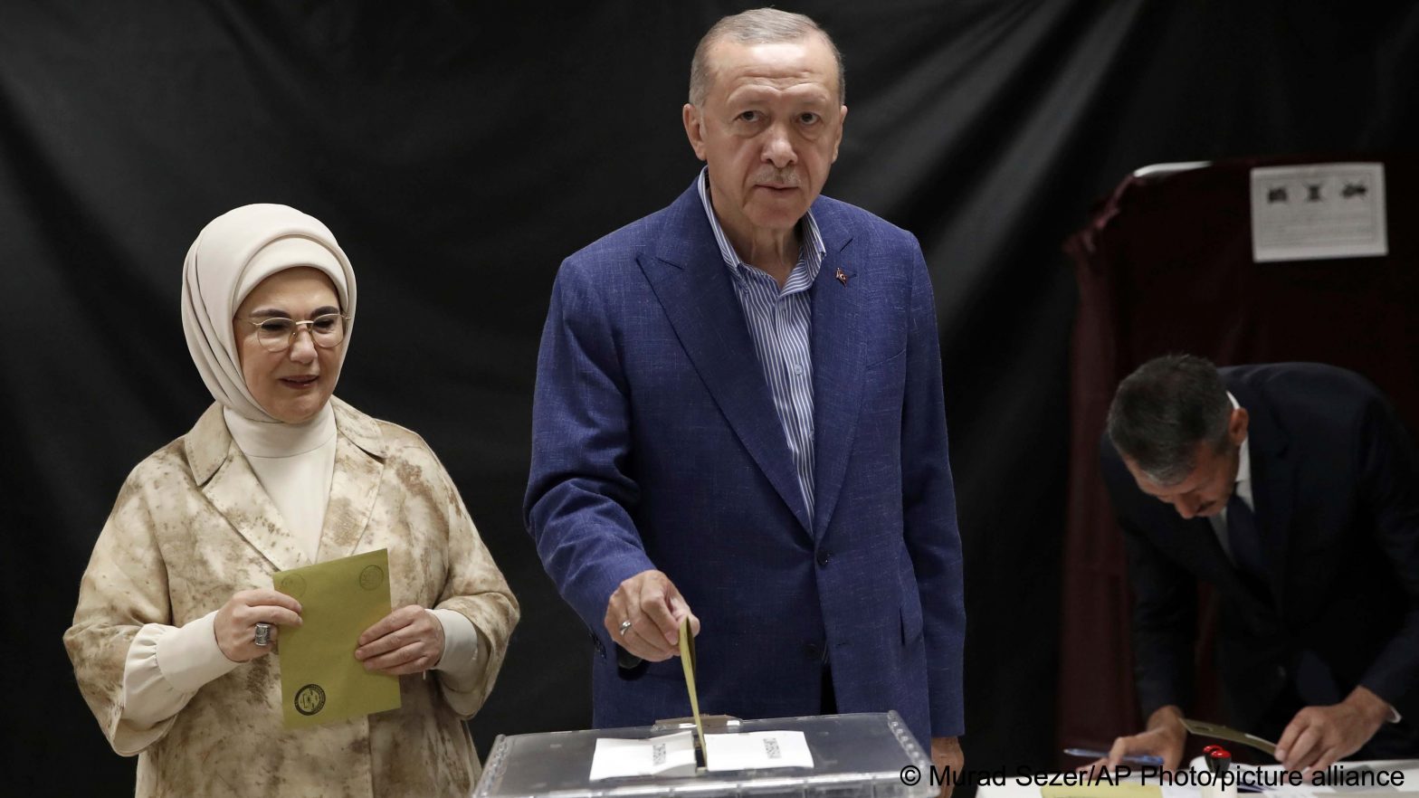 Presidential Runoff: Erdogan Battling for Historic Third Term Amid National Challenges